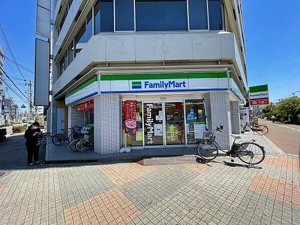 画像30:【コンビニエンスストア】ファミリーマート 布施広小路店まで428ｍ