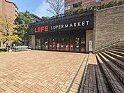 ライフ目黒大橋店 徒歩7分。 540m