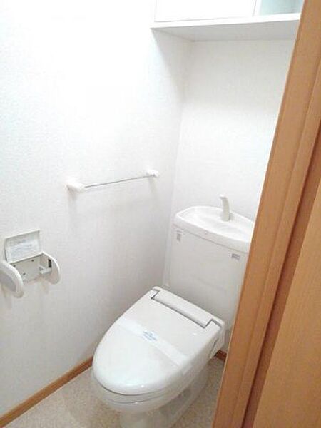 画像6:落ち着いた色調のトイレです