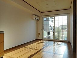 コンフォルターブルI 102 1階2LDKのリビング/ダイニング