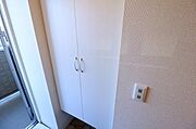 トールタイプのシューズボックス