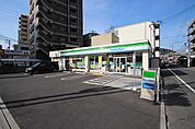 ファミリーマート　東本浦店