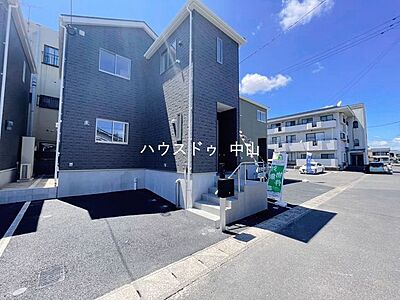 外観:\堂々とした佇まいの新築戸建/洗練された外観デザインが街並みに映える一邸。住まうご家族の誇りとなる、美しさと安心感を兼ね備えた住まいです。 外観:\堂々とした佇まいの新築戸建/洗練された外観デザインが街並みに映える一邸。住まうご家族の誇りとなる、美しさと安心感を兼ね備えた住まいです。