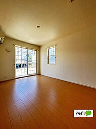 ジェイドV 101 1階2LDKのリビング/ダイニング