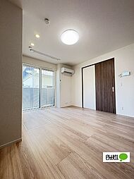 トリシアシャトー 101 1階1LDKのリビング/ダイニング