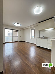 アーバンシックス 301 3階2LDKのリビング/ダイニング