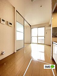 イソラ フェリジェII 107 1階2DKのリビング/ダイニング