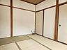 和室：ほっと一息できる和室ですね。