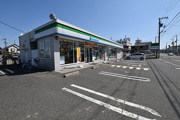 画像26:【コンビニエンスストア】ファミリーマート 泉大津尾井千原店まで558ｍ