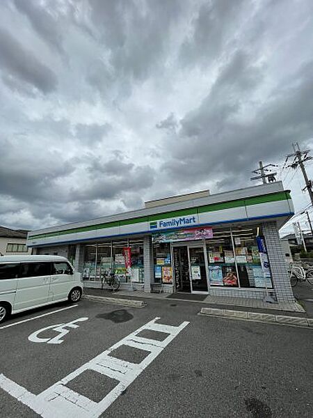 画像25:【コンビニエンスストア】ファミリーマート 堺鳳西町店まで318ｍ