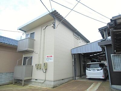 外観：1の建物で1Fの部屋と2Fの部屋で2世帯の物件です。