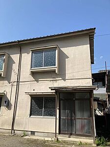 外観：建物右側102号室