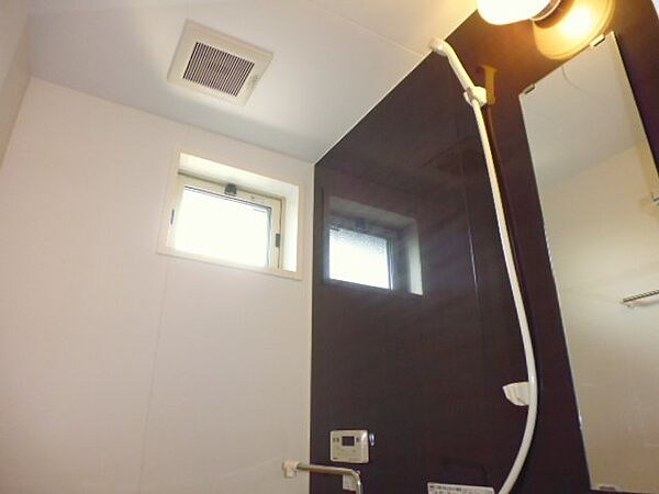 画像25:浴室窓