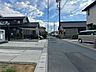 外観：前面道路含む現地写真