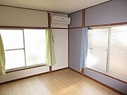 2面採光で明るい室内♪更にエアコン付き＾＾