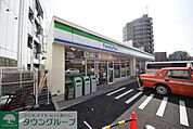 ファミリーマート 徒歩2分。 160m