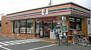 セブンイレブン 242m
