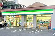 ファミリーマート品川桐ヶ谷通り店 徒歩6分。 430m