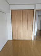 洋室６帖（駐車場側）
