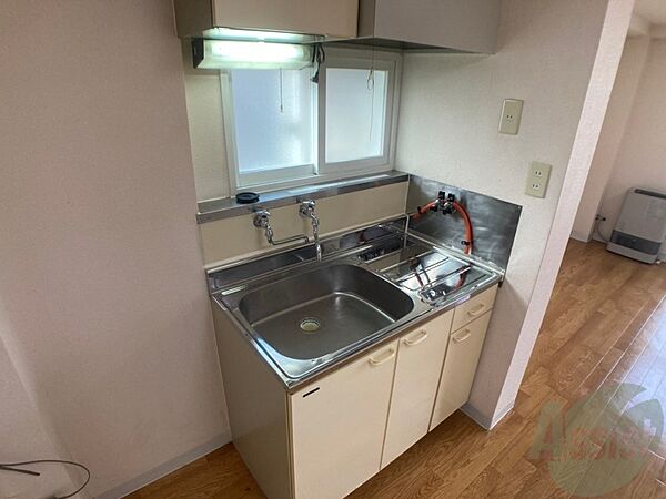 画像5:シンプルなキッチンです。ガスコンロも設置できる仕様です。