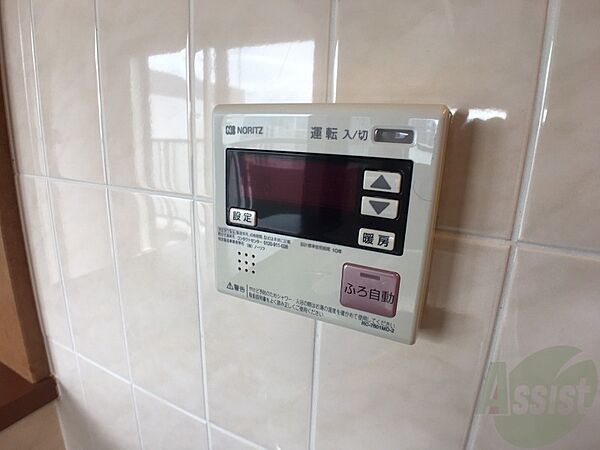 画像22:給湯器は簡単操作で温度調整ができますよ。
