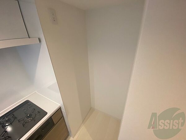 画像22:キッチン横には冷蔵庫を置けるスペースがありますね。