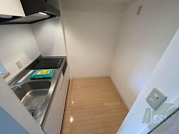 画像8:キッチン後ろには冷蔵庫置き場になります。