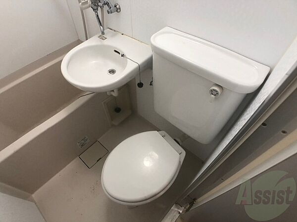 画像11:ユニットバス内のトイレです。一人暮らしなら十分ですね。