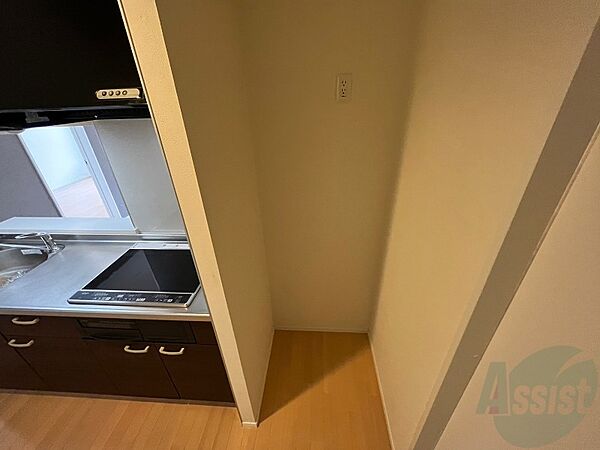画像9:こちらに冷蔵庫を置けます。調理時の動線もばっちり効率的。
