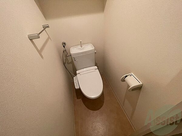 画像11:ウォシュレットがついたトイレです。安心して使用できますね。