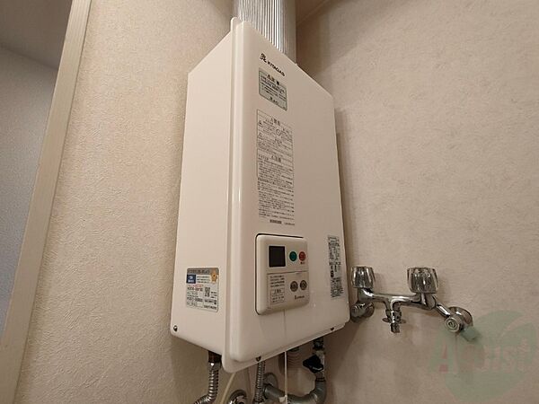 画像22:ガス給湯器です。操作しやすいパネルになってます。