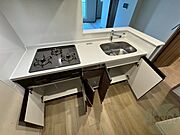 キッチン下の棚を開けてみました！食品ストック等をしまえます。