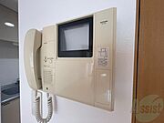 TVモニター付インターホンです。来客者の顔が見えるので安心！