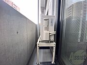 バルコニーです。洗濯物を干したり一息ついたりできますね！