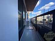 バルコニーです。洗濯物を干したり一息ついたりできますね！