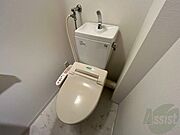 ウォシュレット機能がついたトイレ。安心して使用できますね。