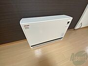 電気暖房です。冬場の寒い日でも安心ですね～