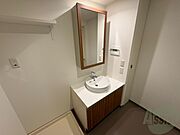 独立洗面台です。大きくてよいですね。シャンプーもできます。