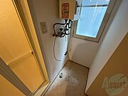 洗濯機置場は室内にあるのでもちろんいつでも洗濯できます。