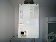 給湯器です。操作しやすいパネルになってます。