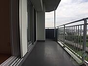 バルコニーは幅があり、広い印象を受けました。