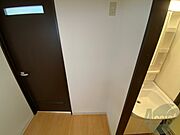 キッチンには冷蔵庫を置けるスペースがありますね。