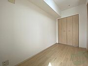 4帖の洋室です。家具の配置もしやすそうですね！