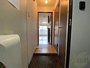 玄関です。すぐ広いリビングにつながっています。