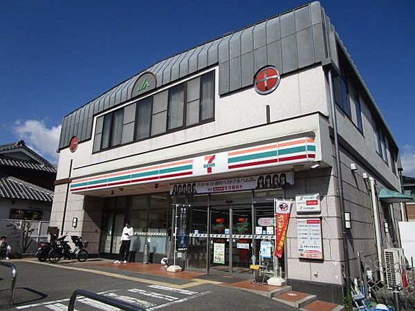 画像29:セブンイレブン摂津千里丘東1丁目店 徒歩11分。 840m