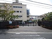 高槻市立芝谷中学校 徒歩21分。 1640m