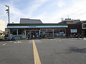 ファミリーマート茨木大池一丁目店 徒歩13分。 980m