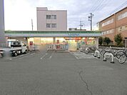 ファミリーマート茨木中央通店 徒歩7分。 490m