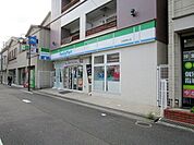 ファミリーマート　正雀駅東口店 徒歩3分。 190m