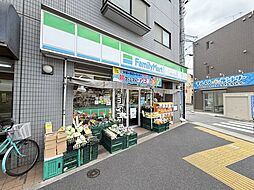 ファミリーマート荒川六丁目店 徒歩3分。 210m